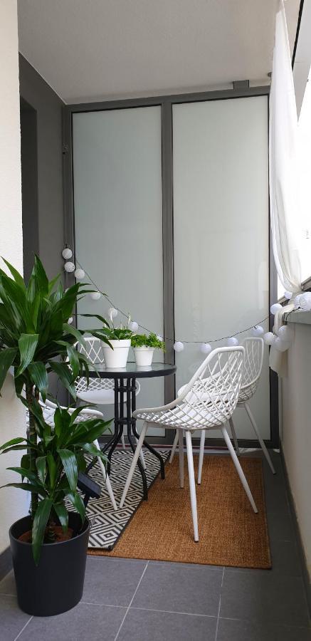 Bit Eccentric With The Balcony Apartamento Varsovia Exterior foto